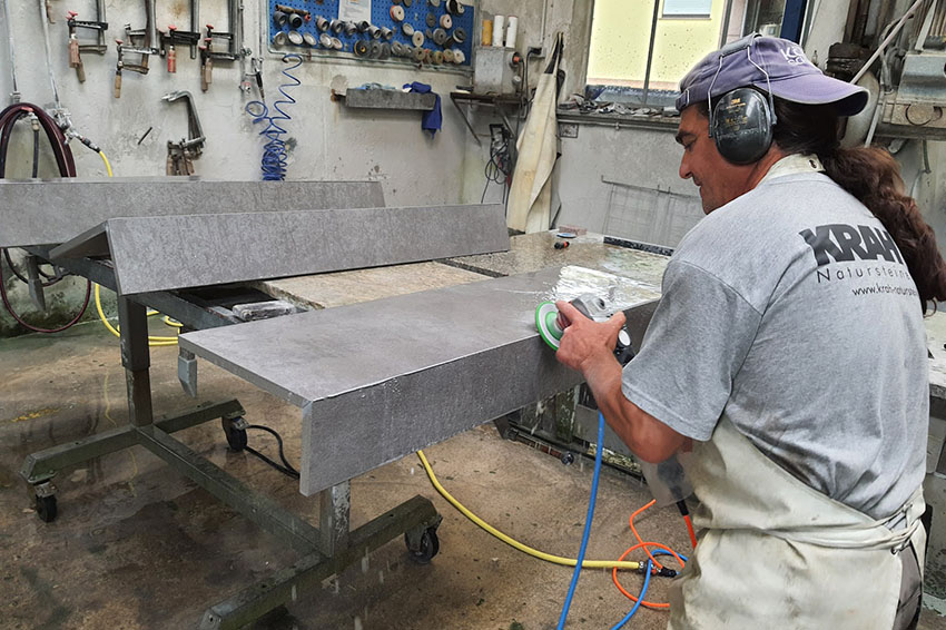 Fertigung%2045Grad%20Trittstufe%20L120%20 %20Fertigstellung_650x566px