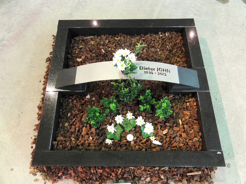 Krah Nartustein Grabstein 04