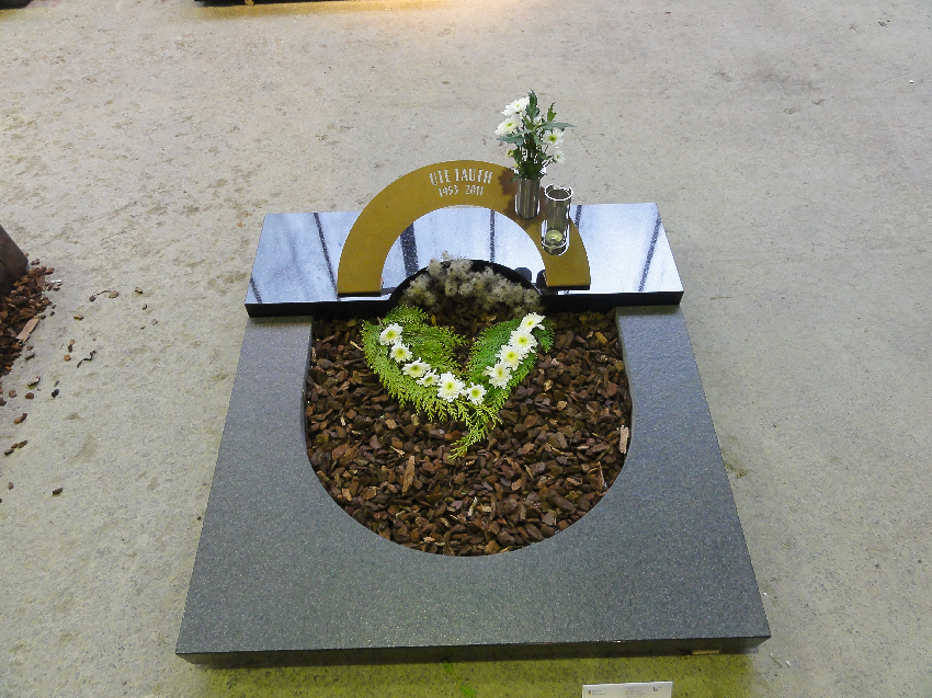 Krah Natustein Grabstein 10