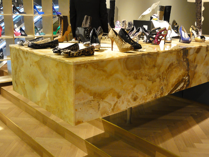 Krah Natursteine POS Regal_04