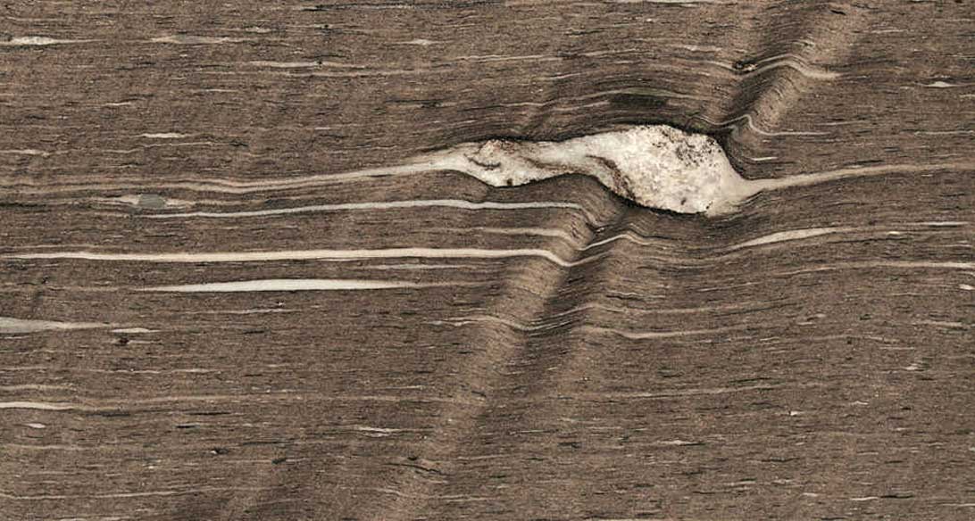 Kuechenarbeitsplatte-Krah-Natursteine-brown-silk